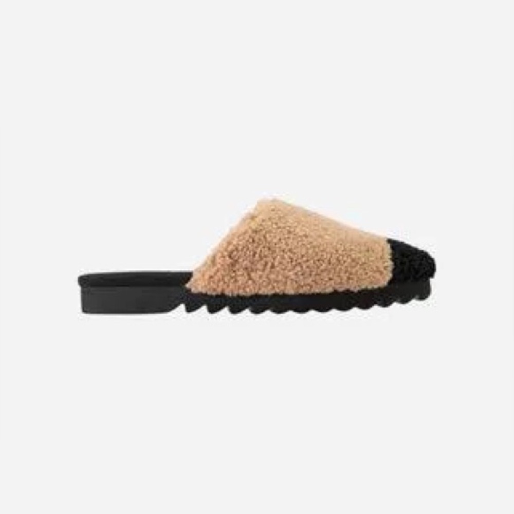 ROAM Sherpa Tan and Black Cap Toe Slipper